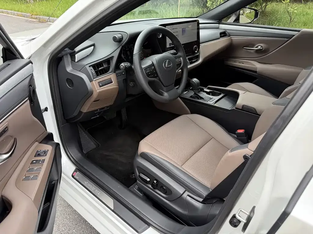Lexus ES 2025 из CN, фото 7