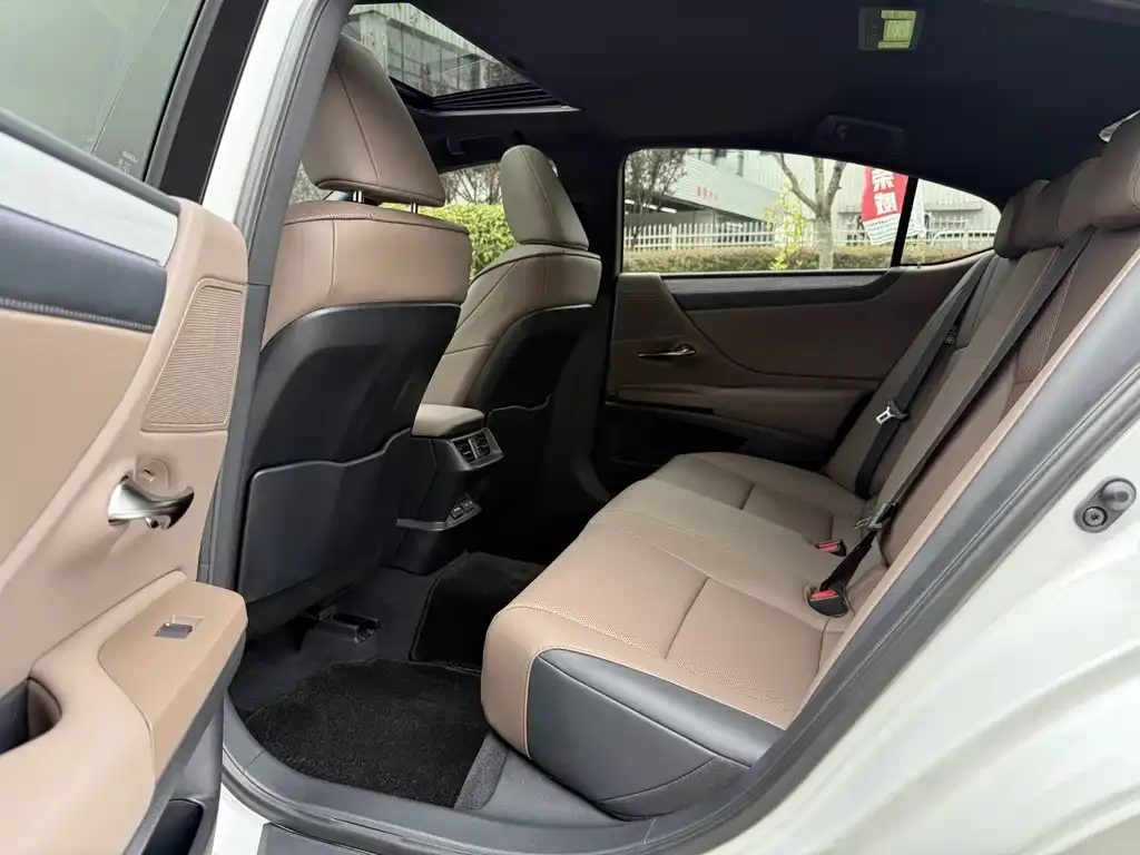 Lexus ES 2025 из CN, фото 8