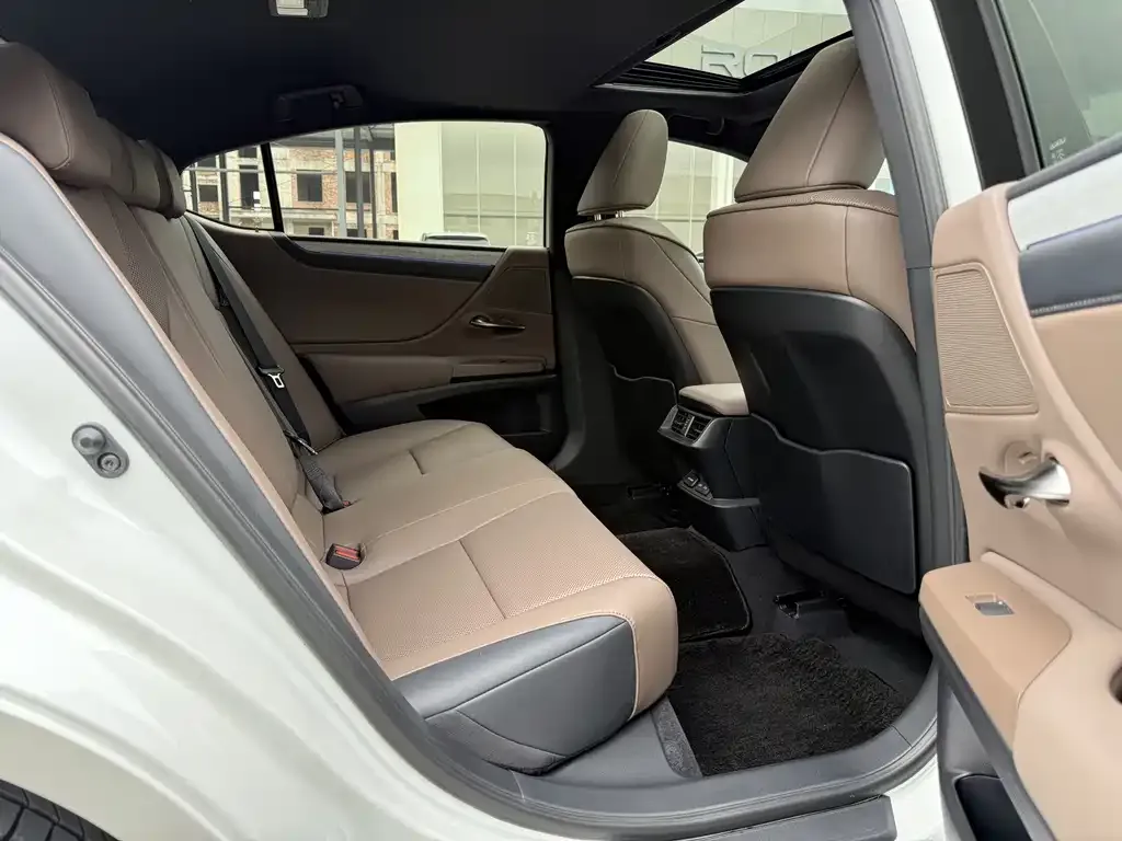 Lexus ES 2025 из CN, фото 9