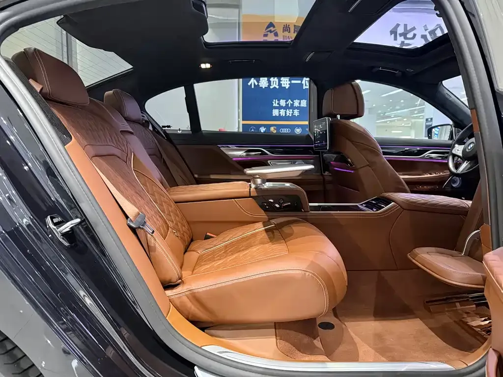 BMW 7 Series 2021 из CN, фото 6