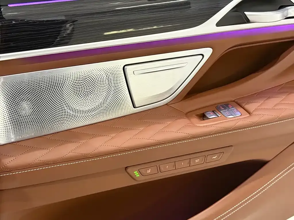 BMW 7 Series 2021 из CN, фото 9