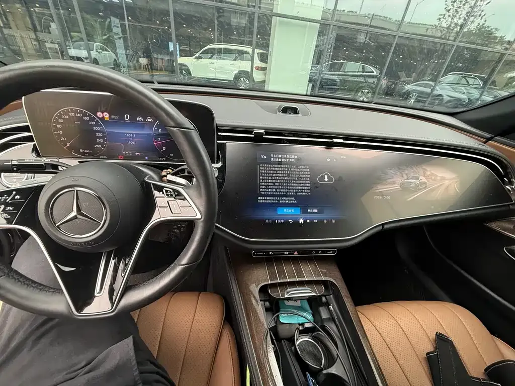 Mercedes-Benz E-Class 2024 из CN, фото 2