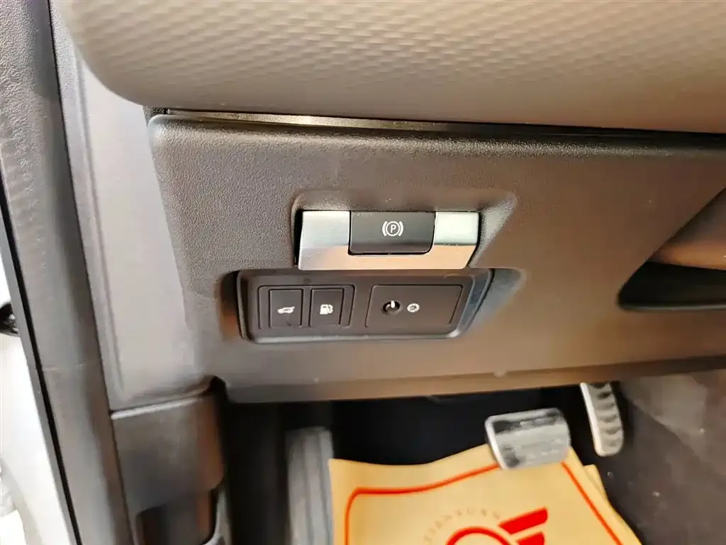 Land Rover Discovery Sport Hybrid 2022 из CN, фото 8