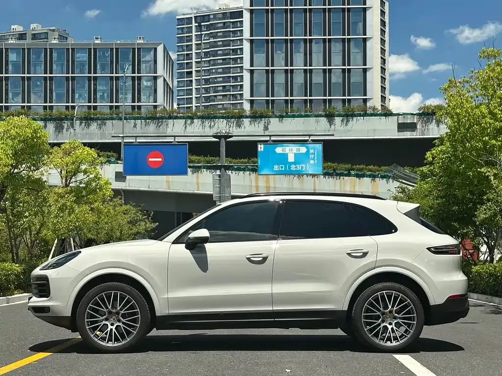 Porsche Cayenne — фото 4