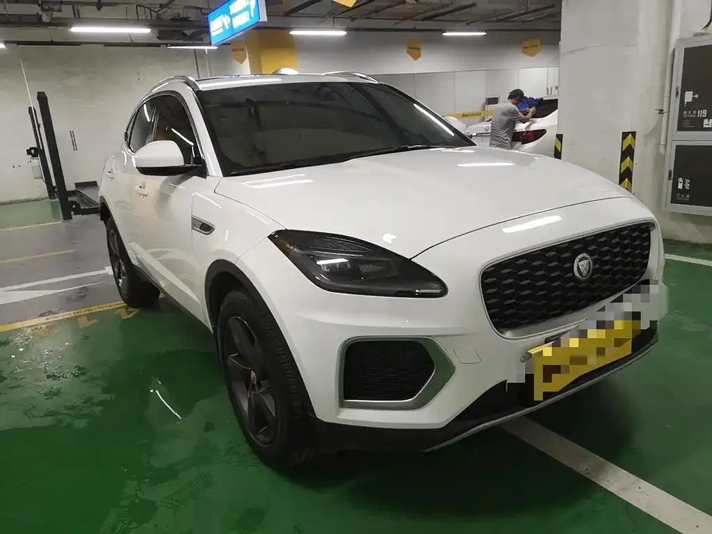 Jaguar E-PACE — фото 2