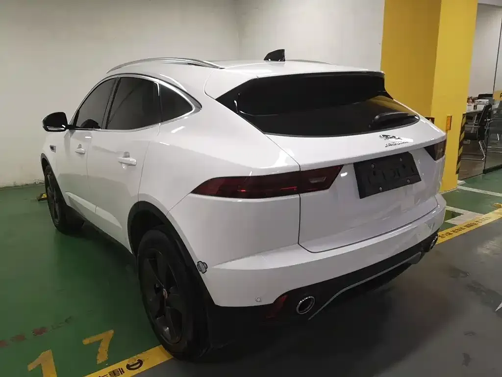 Jaguar E-PACE — фото 9