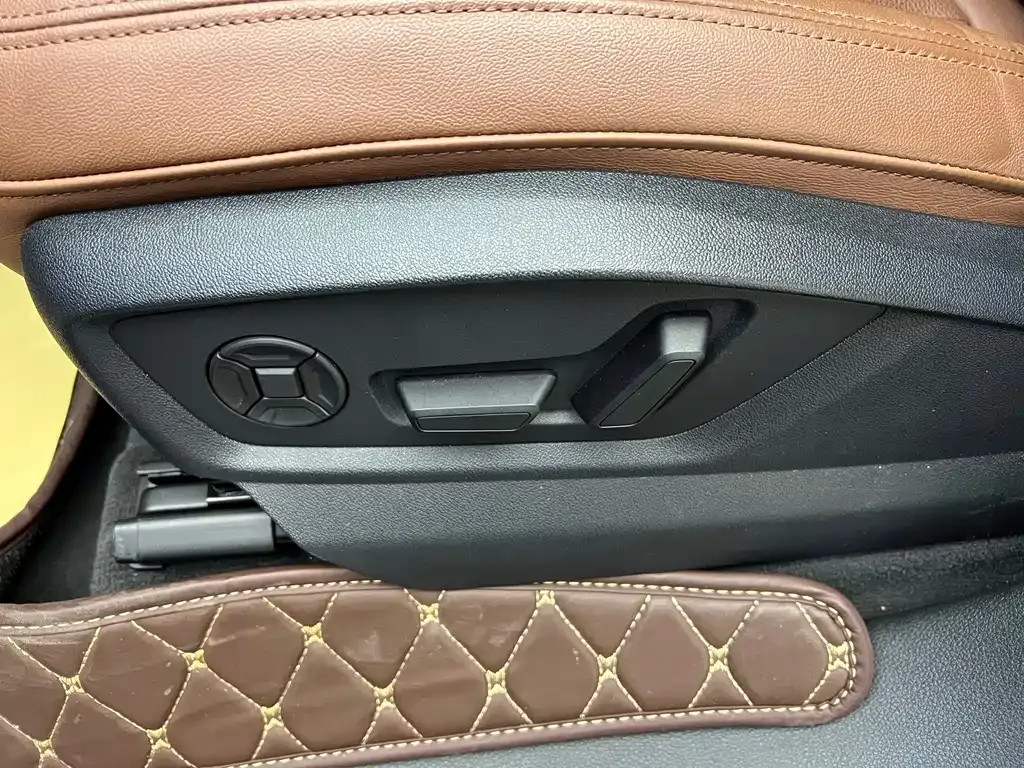 Audi Q7 2024 из CN, фото 7