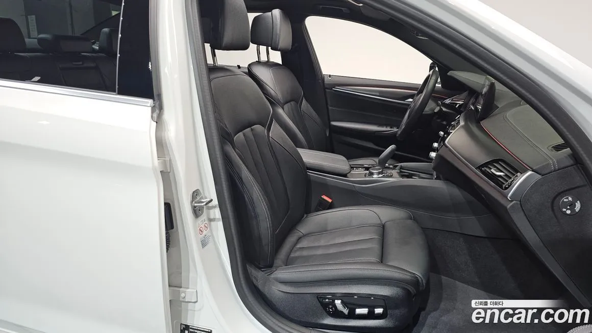BMW 5-Series 2023 из KR, фото 10