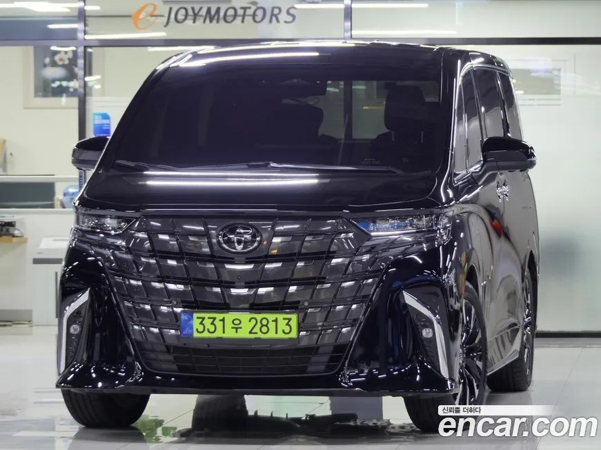 Toyota Alphard — фото 1