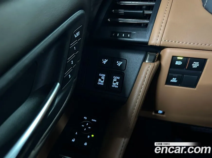 Toyota Alphard — фото 9