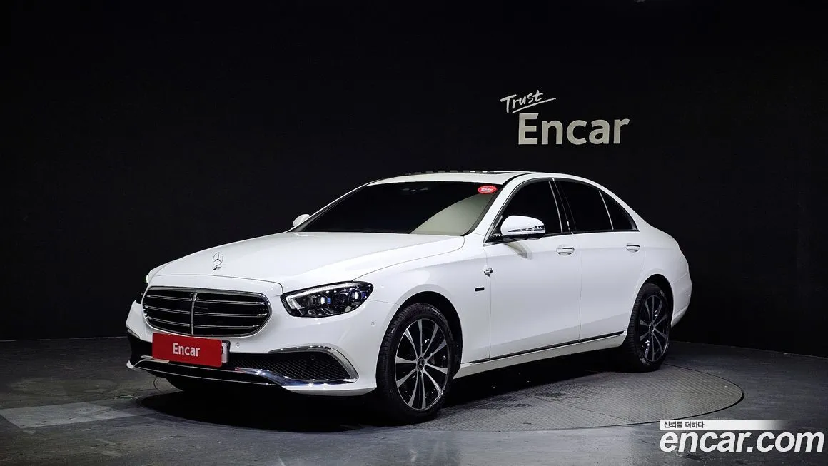 Mercedes-Benz E-Class — фото 1