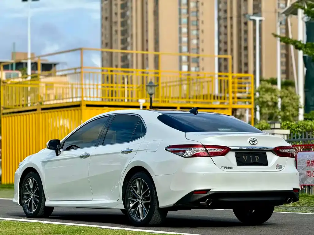 Toyota Camry — фото 6