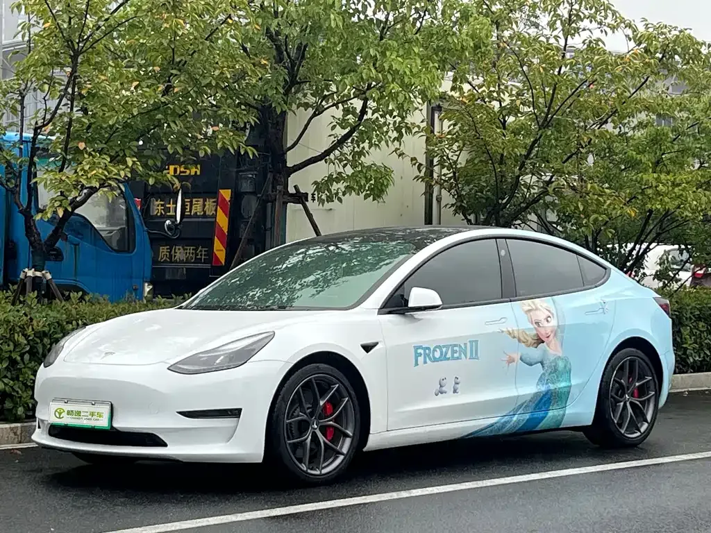 Tesla Model 3 — фото 1