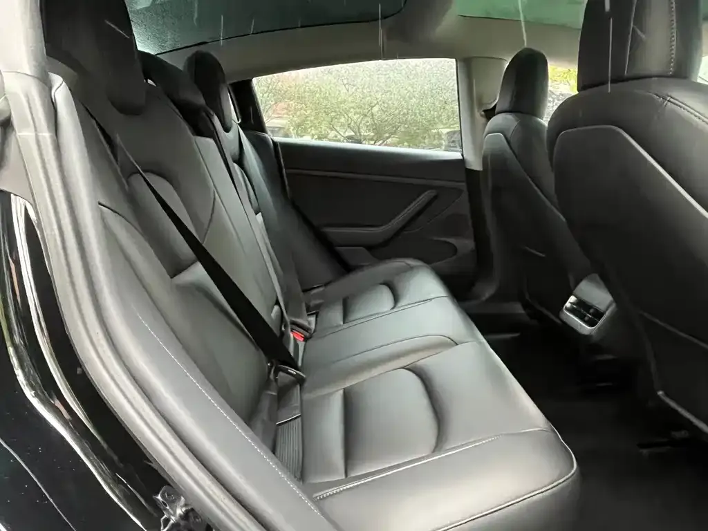 Tesla Model 3 — фото 10