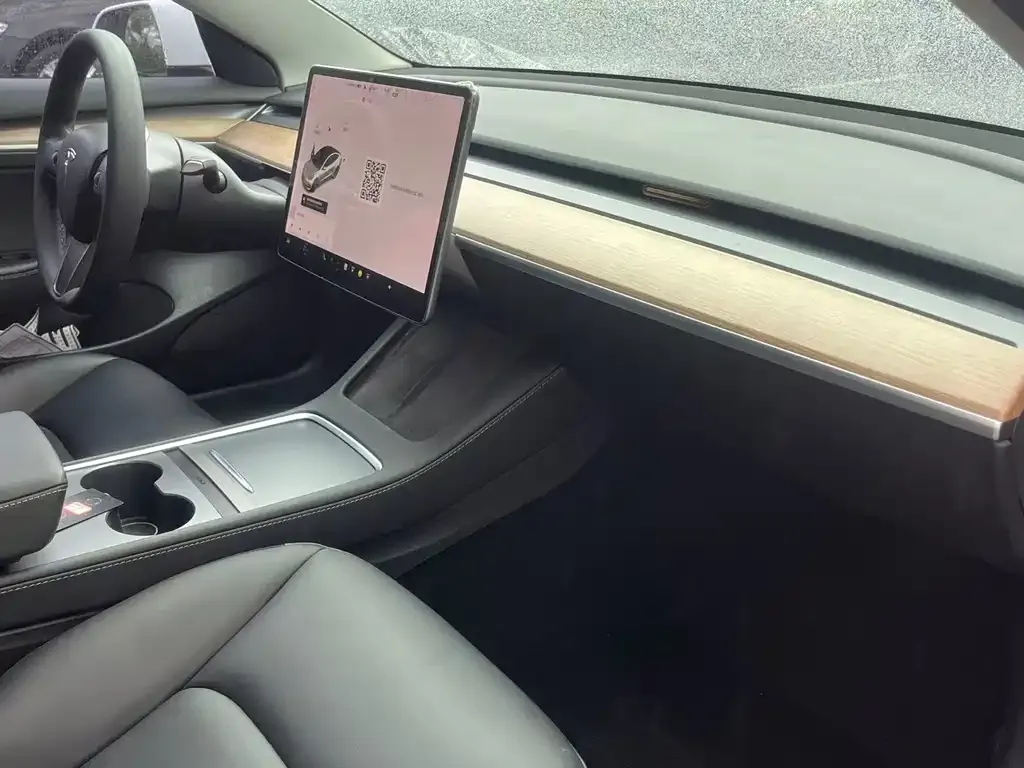 Tesla Model 3 — фото 7