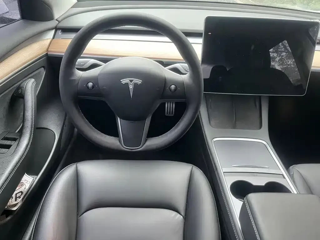 Tesla Model 3 — фото 9