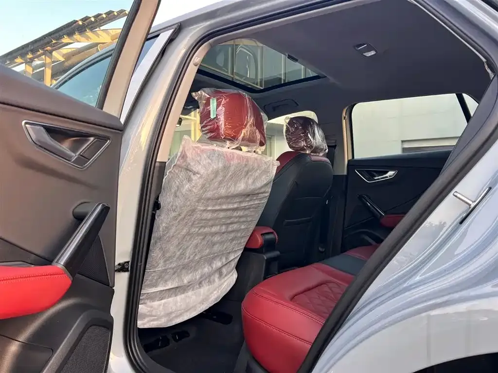 Audi Q2L 2025 из CN, фото 5
