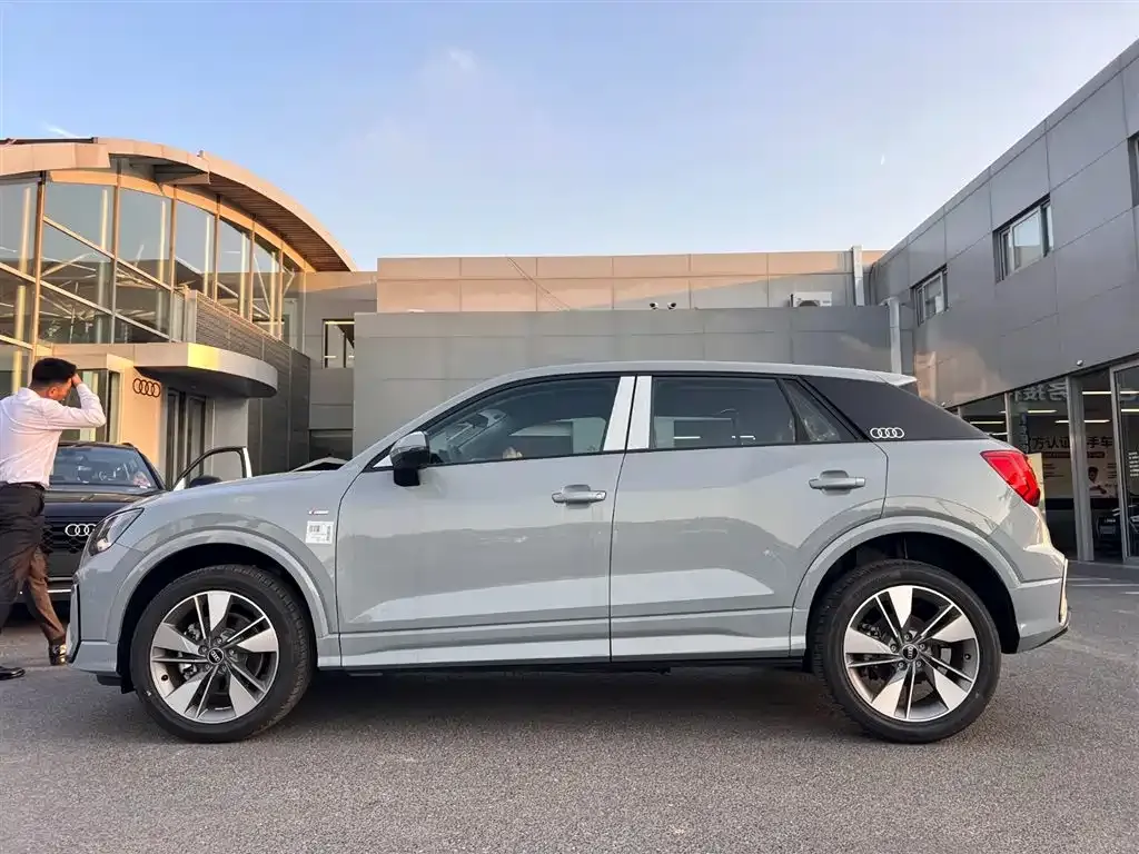 Audi Q2L 2025 из CN, фото 8