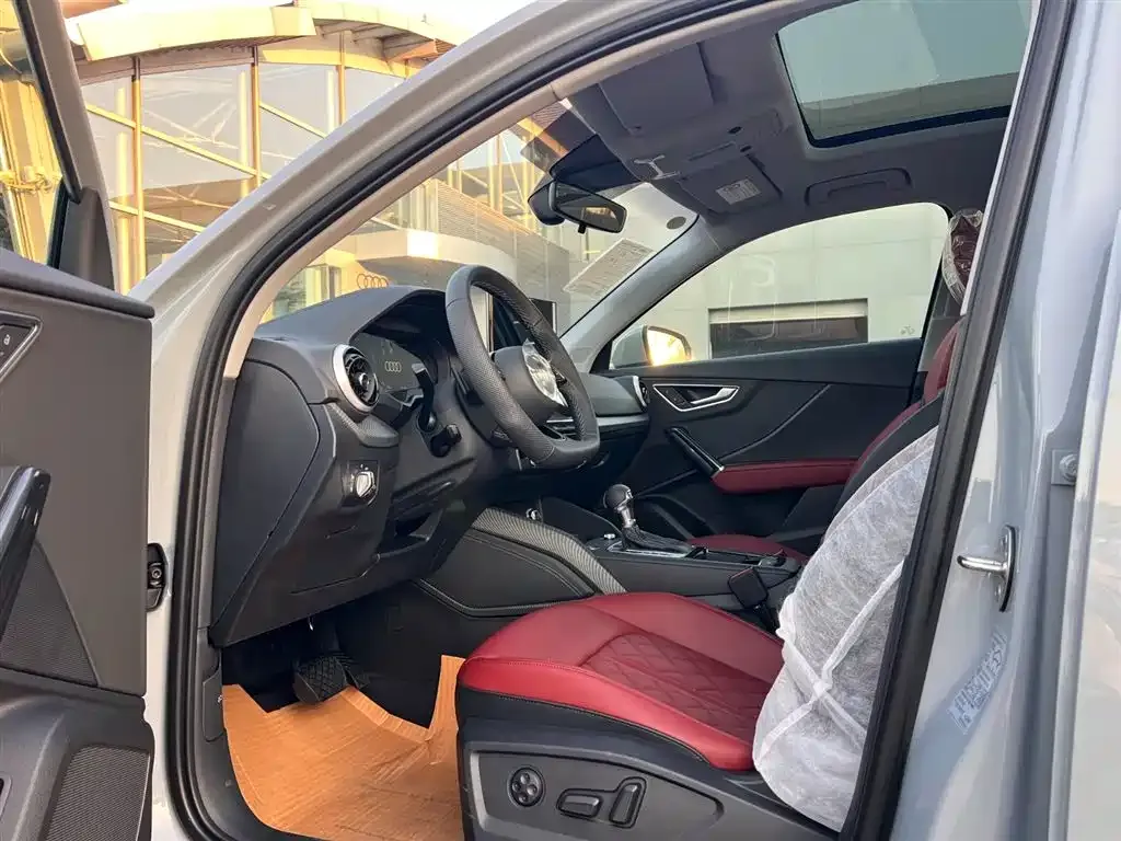 Audi Q2L 2025 из CN, фото 9