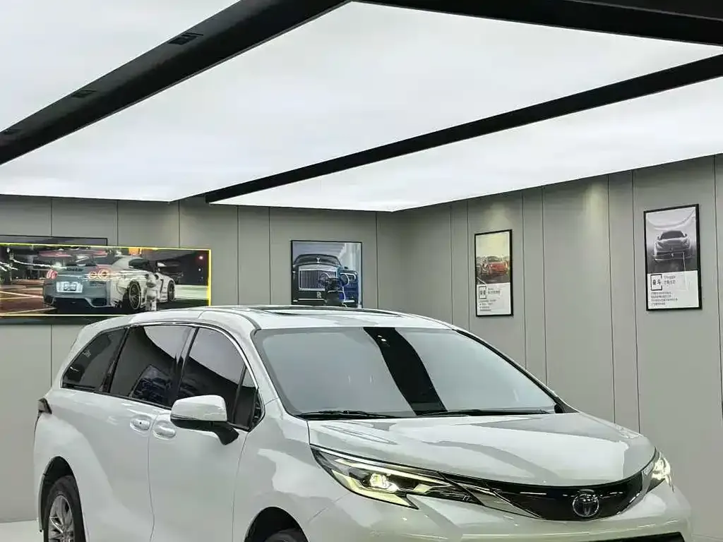 Toyota Sienna 2024 из CN, фото 3