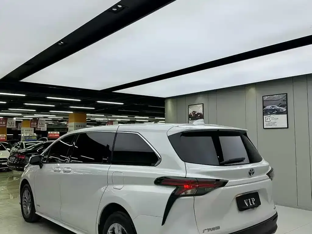 Toyota Sienna 2024 из CN, фото 4