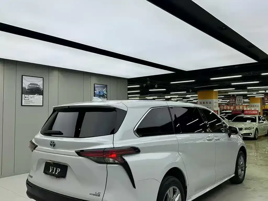 Toyota Sienna 2024 из CN, фото 6