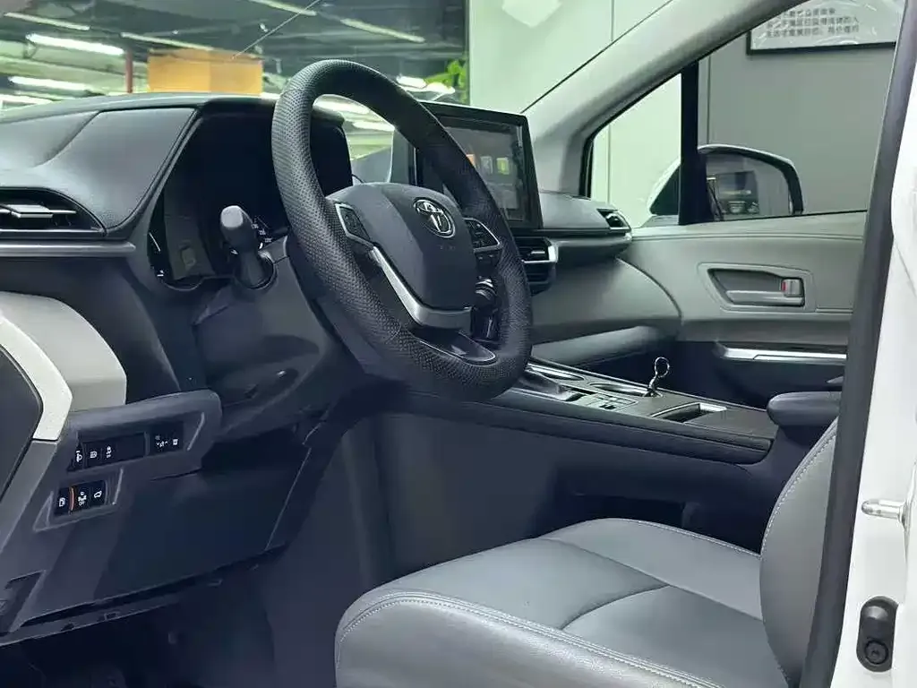 Toyota Sienna 2024 из CN, фото 7