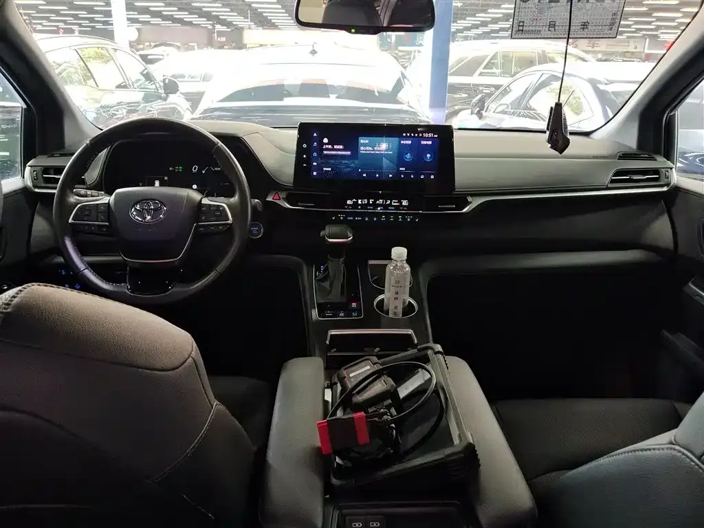 Toyota Sienna 2023 из CN, фото 10