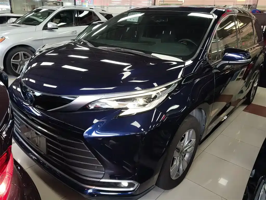 Toyota Sienna 2023 из CN, фото 2