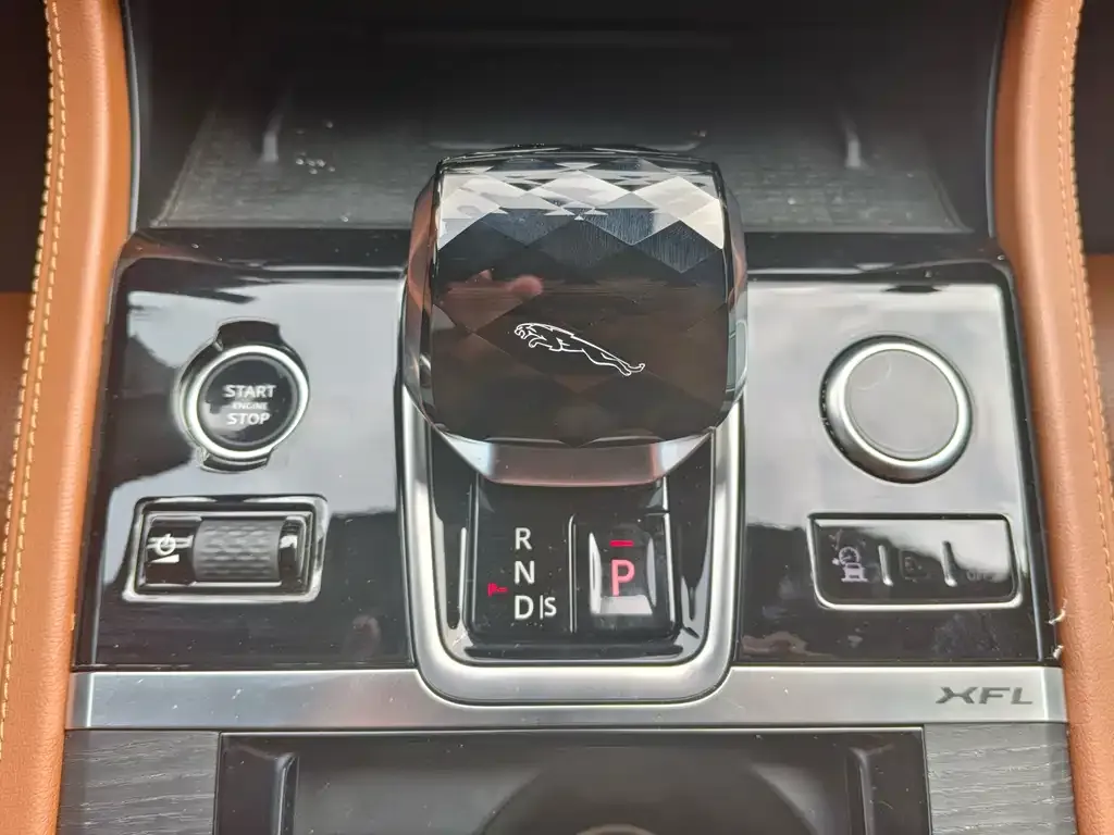 Jaguar XFL 2022 из CN, фото 10
