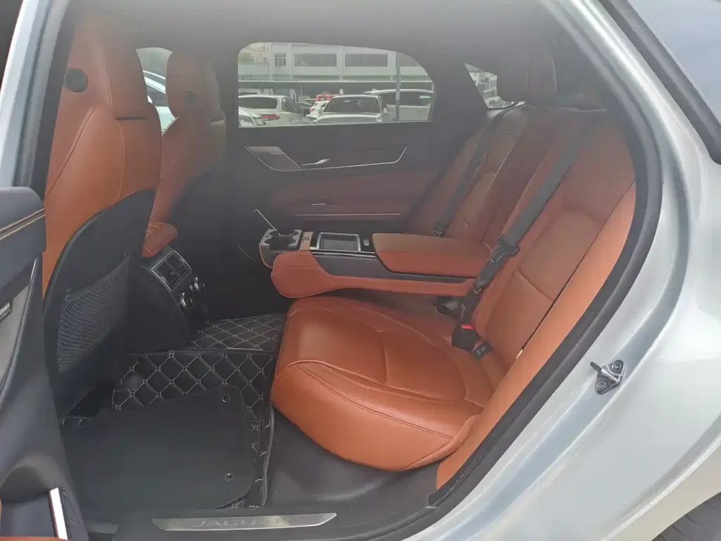 Jaguar XFL 2022 из CN, фото 9
