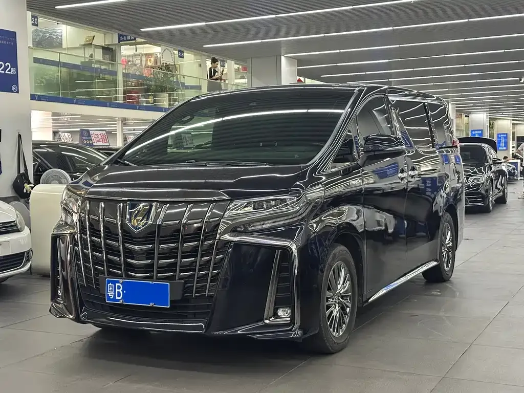 Toyota Alphard 2023 из CN, фото 1