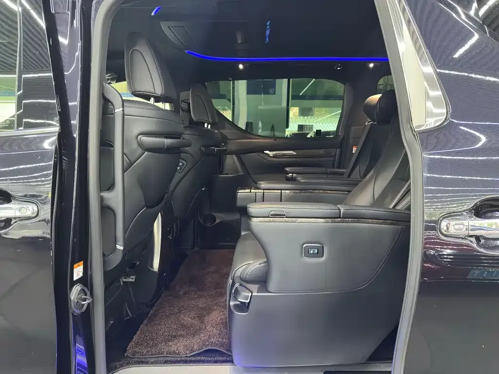 Toyota Alphard 2023 из CN, фото 10