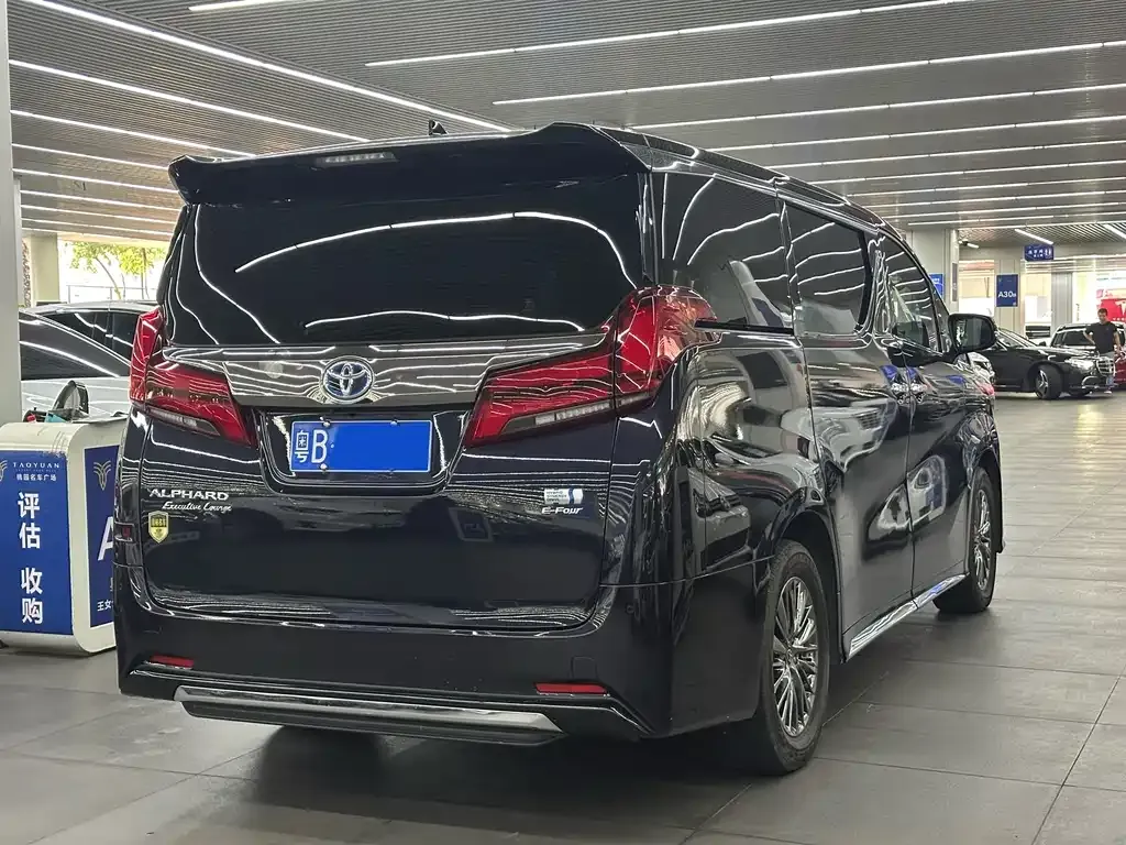 Toyota Alphard 2023 из CN, фото 4
