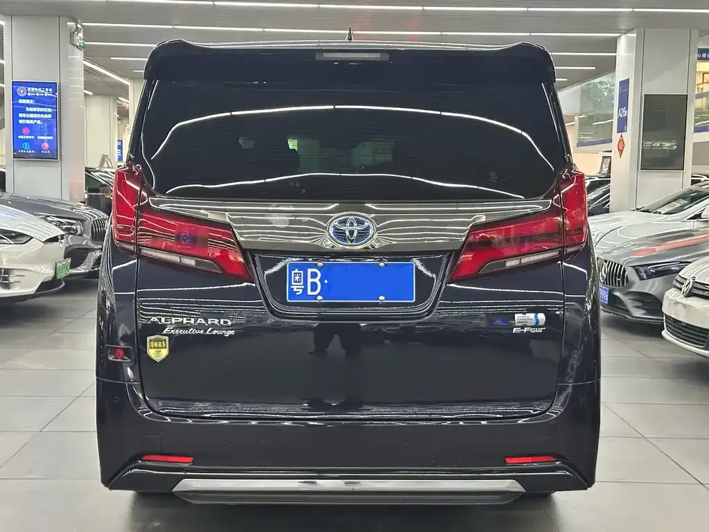 Toyota Alphard 2023 из CN, фото 5