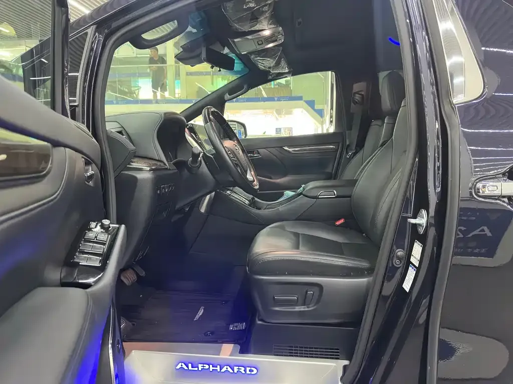 Toyota Alphard 2023 из CN, фото 7