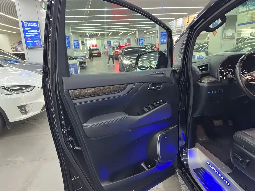 Toyota Alphard 2023 из CN, фото 9