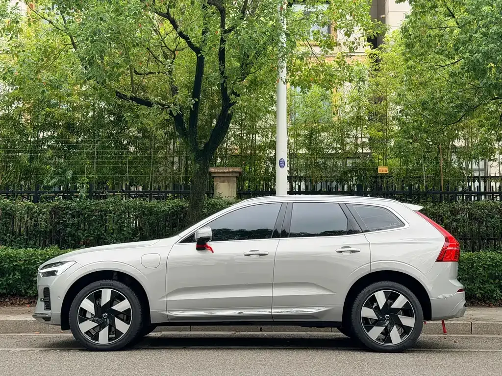 Volvo XC60 PHEV — фото 3