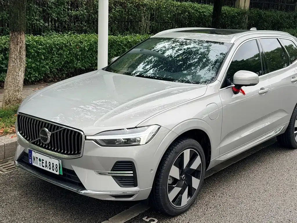Volvo XC60 PHEV — фото 4