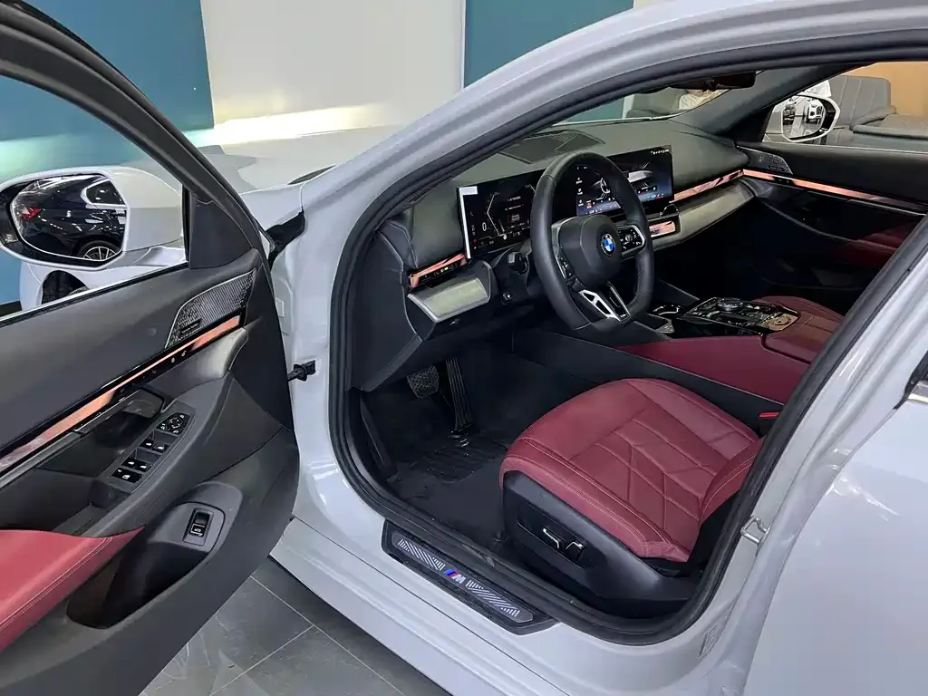 BMW 5 Series 2024 из CN, фото 5