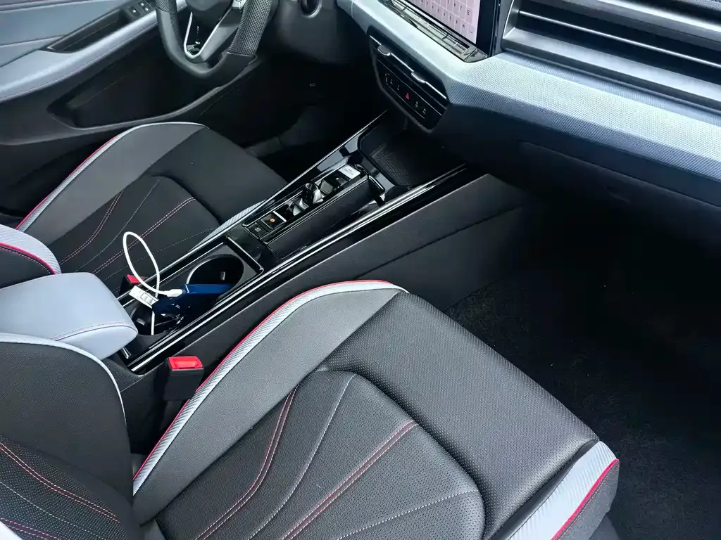 Volkswagen Lamando 2024 из CN, фото 6