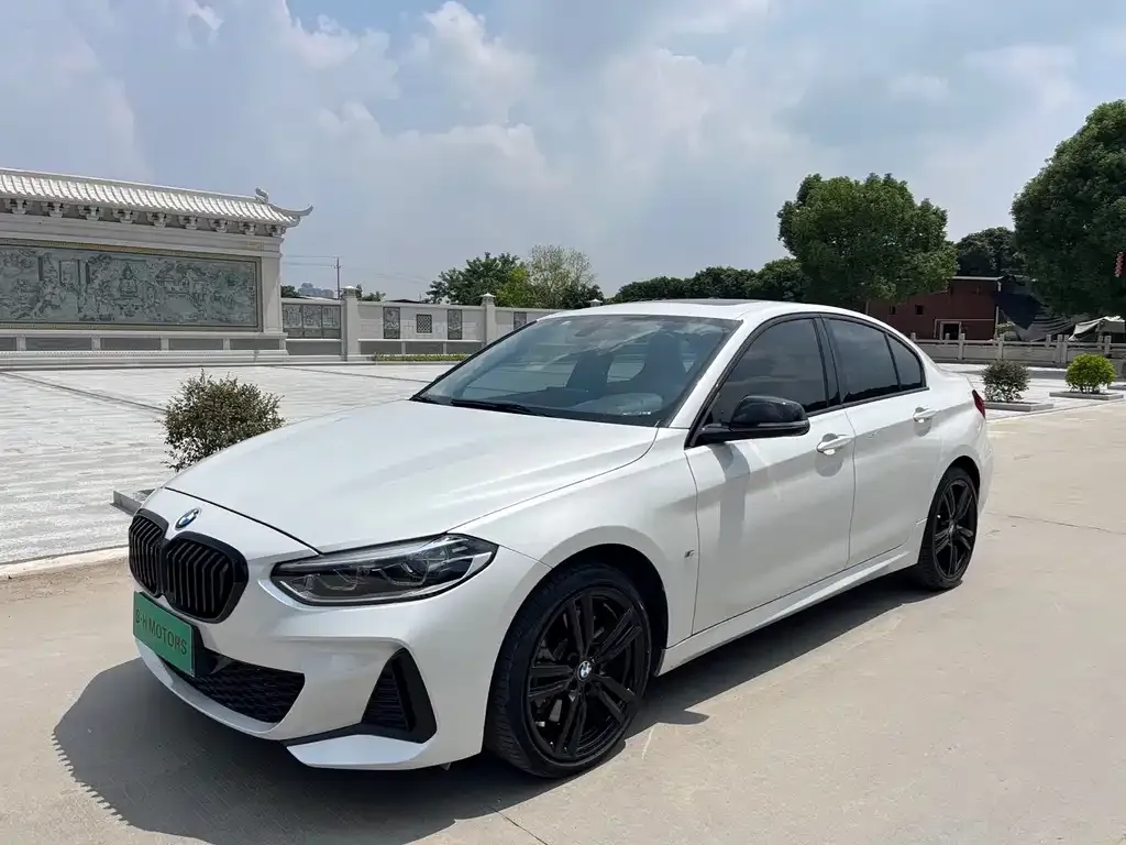 BMW 1 Series 2022 из CN, фото 1