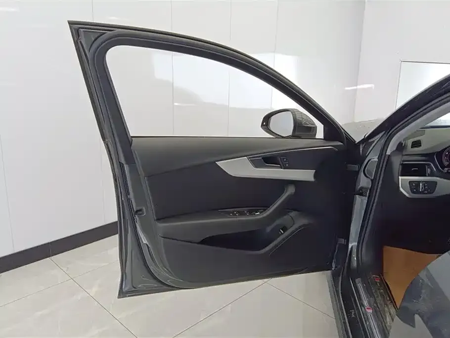 Audi A4L 2021 из CN, фото 7