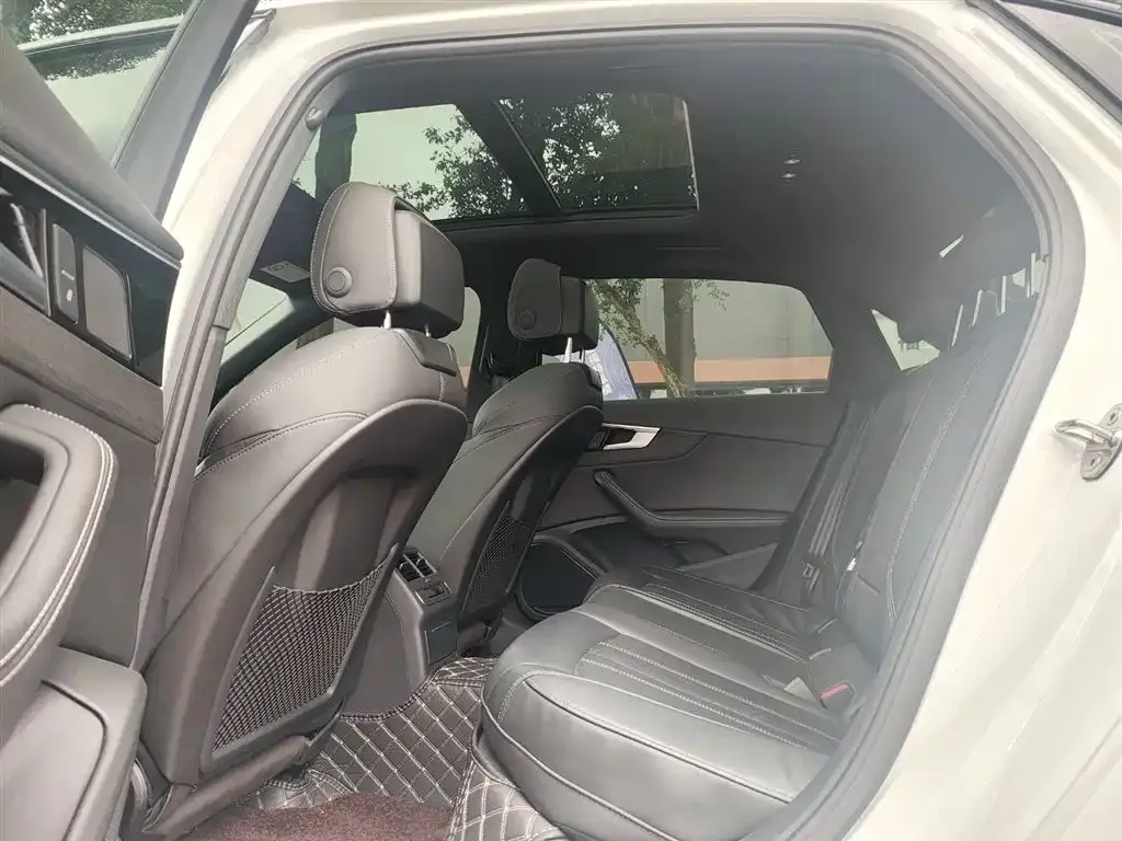 Audi A4L 2022 из CN, фото 10