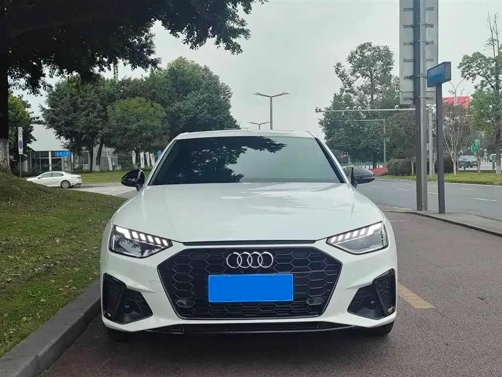 Audi A4L 2022 из CN, фото 2