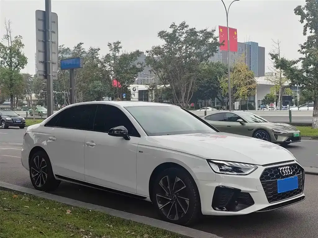 Audi A4L 2022 из CN, фото 3