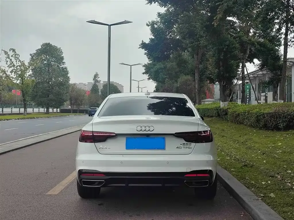 Audi A4L 2022 из CN, фото 5