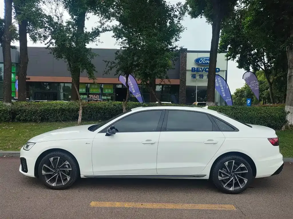 Audi A4L 2022 из CN, фото 6