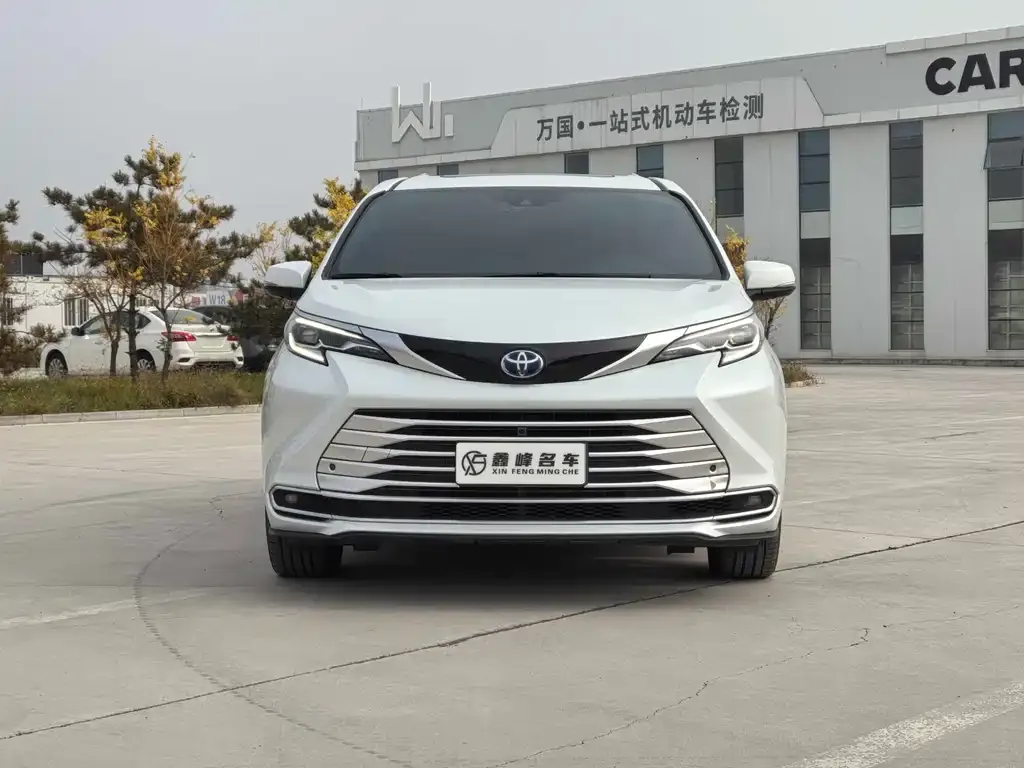 Toyota Sienna 2024 из CN, фото 2