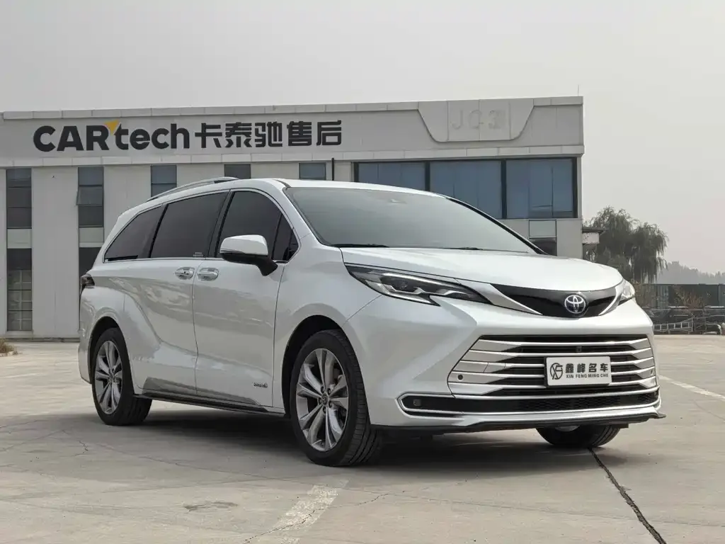 Toyota Sienna 2024 из CN, фото 3